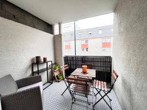 Appartements Le Verrieres - Appartement Cozy avec balcon proche de la gare : Appartement 2 Chambres