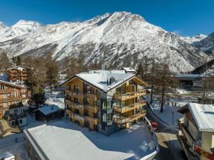 Saas-Fee stylish ski apartment