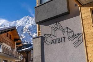 Saas-Fee stylish ski apartment