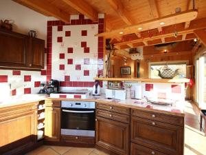 Chalet spacieux 3* avec parking et WiFi au Mont Dore - FR-1-608-106