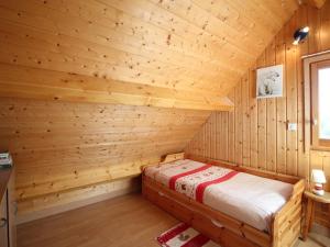 Chalets Mont-Dore : Chalet spacieux avec parking et grand terrain - FR-1-608-106 : photos des chambres