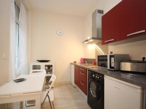 Appartements Grand Studio 27m² avec Balcon en Hyper Centre, Proche Thermes et Commodites - FR-1-608-139 : photos des chambres