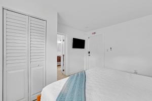 Quiet and secluded 4 bedroom home!