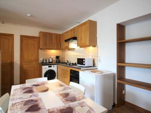 Appartement T3 avec Parking à La Bourboule, à 500m des Thermes et du Centre, WiFi Inclus - FR-1-608-14