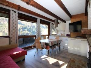 Chalet Mont-Dore 9 pers, cheminée, terrasse, WiFi - FR-1-608-88