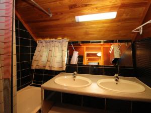 Chalet Mont-Dore 9 pers, cheminée, terrasse, WiFi - FR-1-608-88