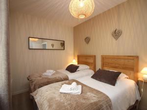 Appartements Beau T3 avec terrasse, parking et wifi a 300m des Thermes du Mont-Dore - FR-1-608-79 : photos des chambres