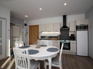 Appartements Bel Appartement T3 avec WIFI et Parking, Residence de Standing, 300m des Thermes au Mont-Dore - FR-1-608-87 : photos des chambres