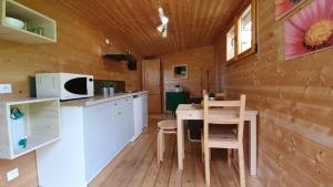 Campings Camping Les Vernieres La Bourboule Sancy : photos des chambres