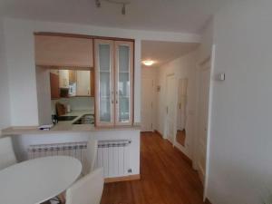 Apartamento céntrico con piscina y garaje