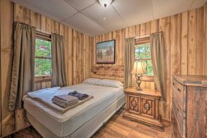‘John Wayne Apartment - Deck, BBQ, Horses On-Site