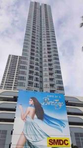 Breeze Residences - 1BR Unit with Balcony -Top Floor