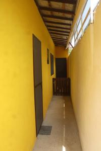 Casa dos Rocha em Ubatuba - Kitnet Amarela