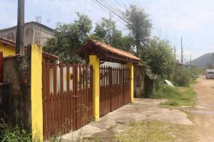 Casa dos Rocha em Ubatuba - Kitnet Amarela