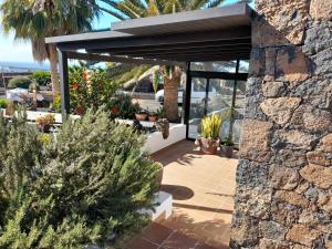 Apartamento con terraza y jardín