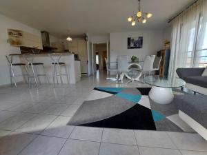 Appartements Au coeur de St Jorioz, spacieux appartement avec terrasse et vue montagne. : photos des chambres