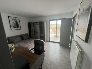 Appartements Superbe appartement dans villa avec piscine : photos des chambres