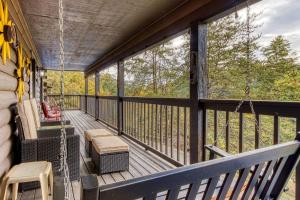 ER26 - Sasquatch Inn - Great Location! Close To Town Resort Pool! cabin