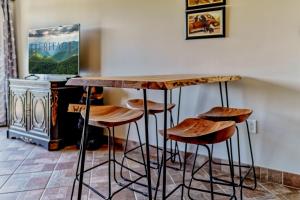 OLDE GATLINBURG PLACE UNIT 510 - GREAT LOCATION! CLOSE TO TOWN! condo