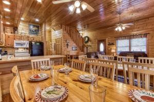 ER305- Bear Right Inn- Great location- Close to town cabin