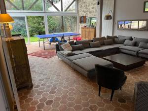 Belle demeure à 1h20 de Paris avec piscine chauffée, 19 pers