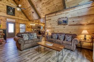 ERN822 - Smoky Oasis - Great Location, Private Indoor Heated Pool! cabin