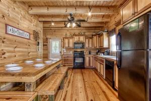 Cinema Falls - Great Location! - Convenient to Everything! cabin