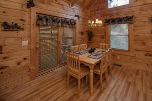 ER302 - Best of Times Great Location-Close to Town cabin