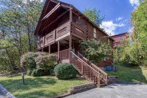 Three-Bedroom House room in ER15 - A Bears Life Great location - Close to town! cabin