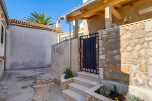 Apartments with a parking space Losinj, Losinj - 20281 