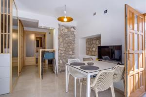 Apartments with a parking space Losinj, Losinj - 20281