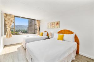 Airy condo with balcony near Waikiki Beach