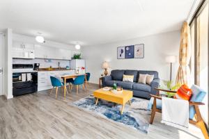 Airy condo with balcony near Waikiki Beach
