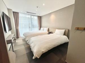 Tiêu Chuẩn 3 người (Triple Standard)