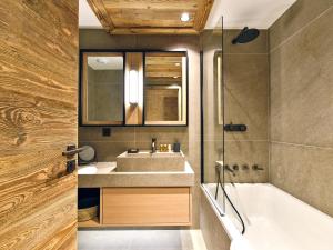 Méribel : Superbe appartement de 140m², 4 chambres, accès pistes, cheminée, WIFI, parking - FR-1-613-25