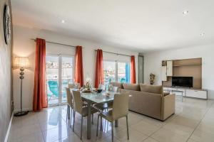 Modern apt Kalkara seafront!