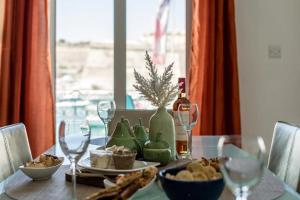 Modern apt Kalkara seafront!