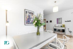 Luxury Penthouse Near City Center #1933