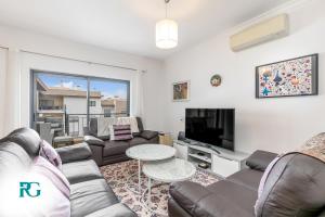 Luxury Penthouse Near City Center #1933