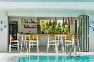Cocoοns Suites & Villas Fourka