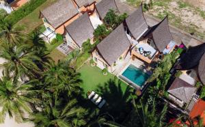 Beachfront 5-bedroom Villa - by KohChangVillas