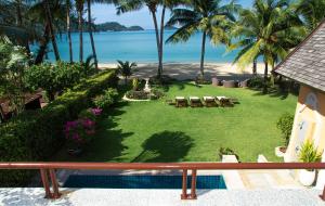 Beachfront 5-bedroom Villa