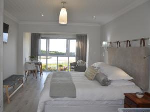 Serenity Ocean Lodge