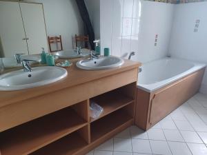 B&B / Chambres d'hotes AU MANOIR DE LA BARRE : photos des chambres