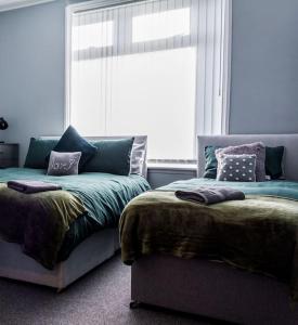 Modern 5 Bed Near LFC Stadium