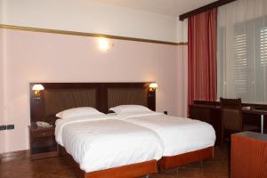 Triple Room room in Hotel Elysee