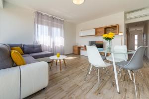 Apartments Villa Odesa with shared pool