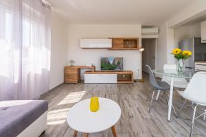 Apartments Villa Odesa with shared pool