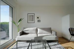 Apartment with Terrace near Metro Station and Spa