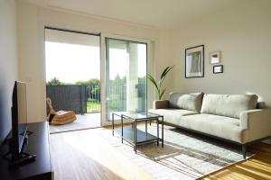 Apartment with Terrace near Metro Station and Spa